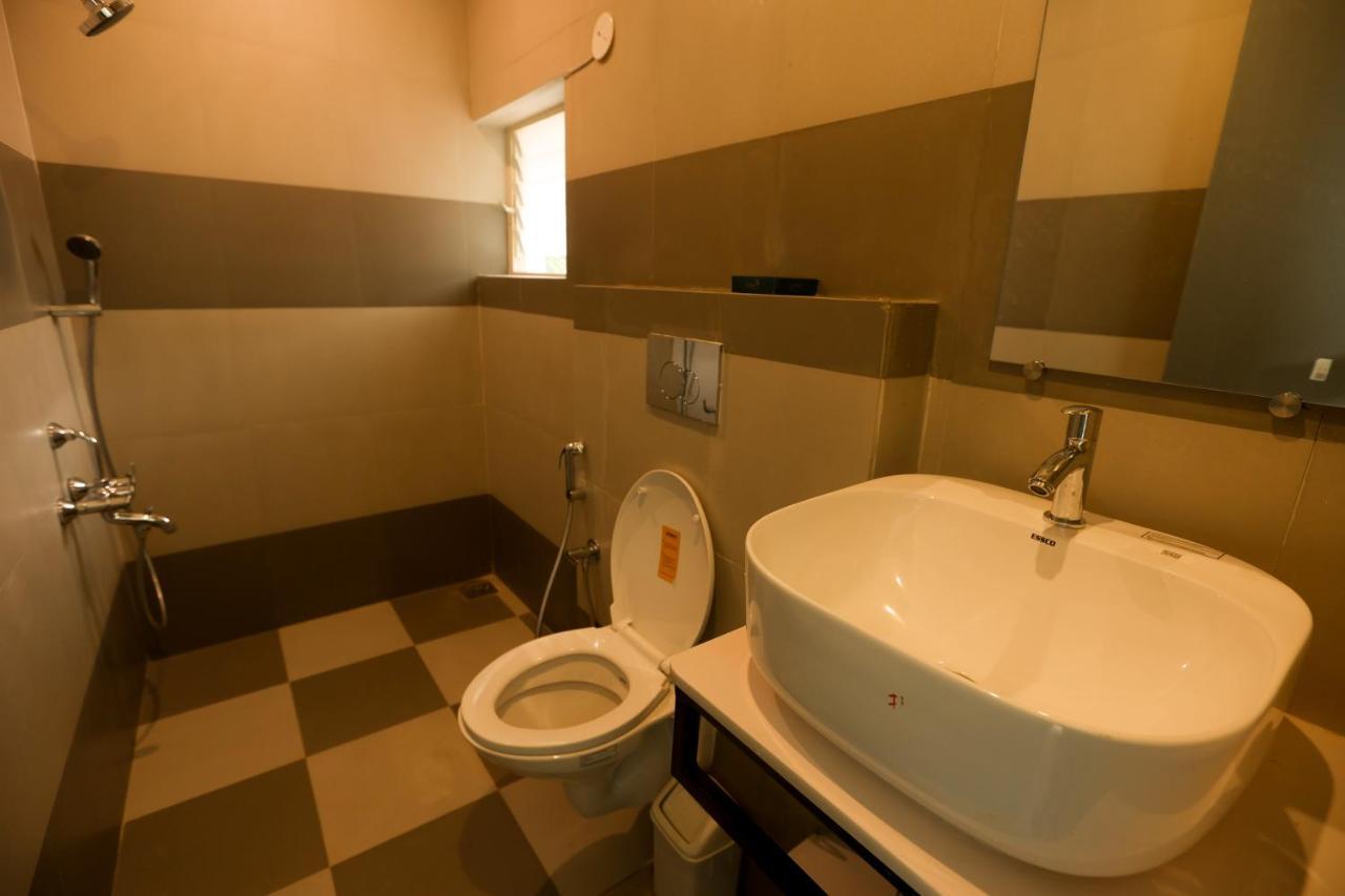 Coastal Pearl Hotel Miramar Panaji Bagian luar foto